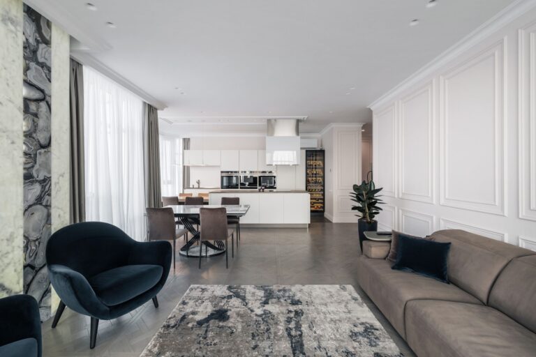 Modern family apartment with ceramic granite and spacious walk-in closet — Splendour by Building Evolution