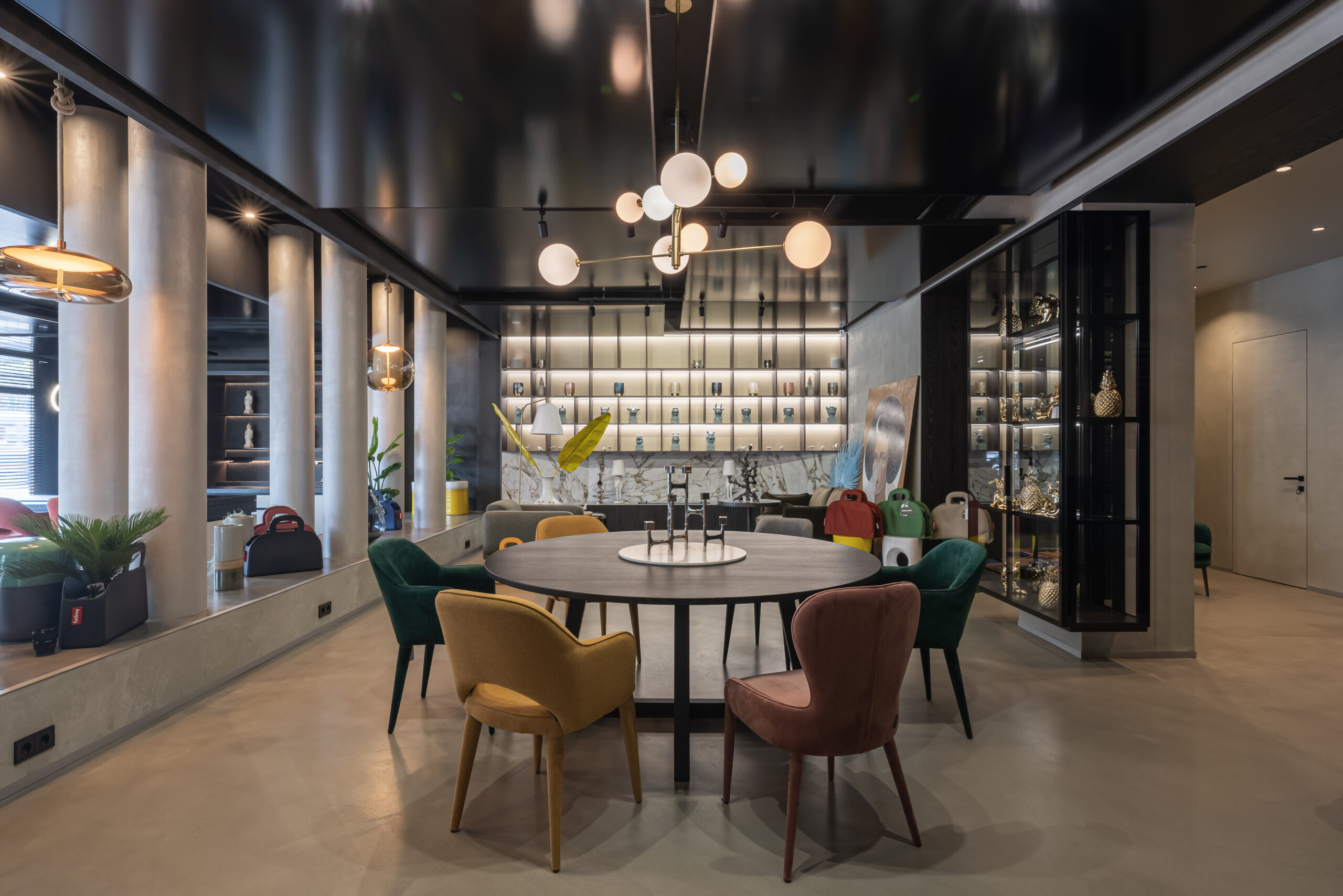 Showroom and business hub with multimedia and integrated lighting — PROHub by Building Evolution